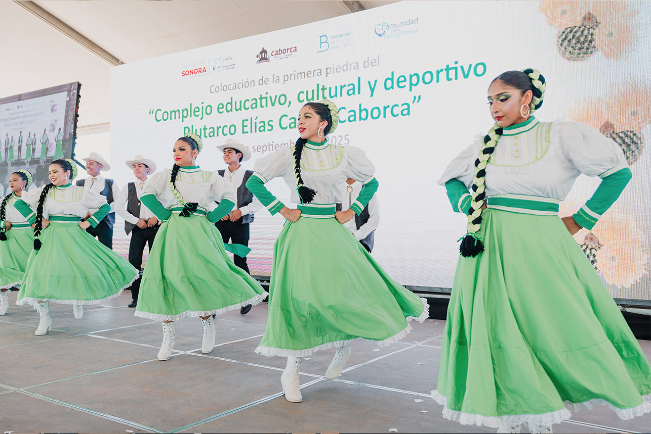 Primera piedra del hábitat educativo de Iztapalapa