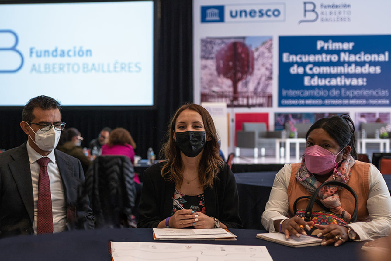 Primera piedra del hábitat educativo de Iztapalapa