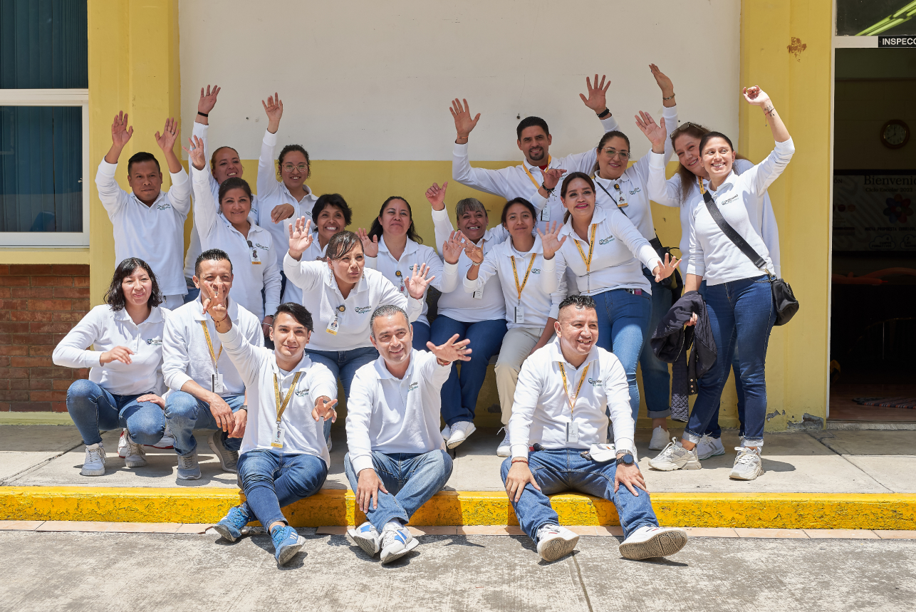 Primera piedra del hábitat educativo de Iztapalapa