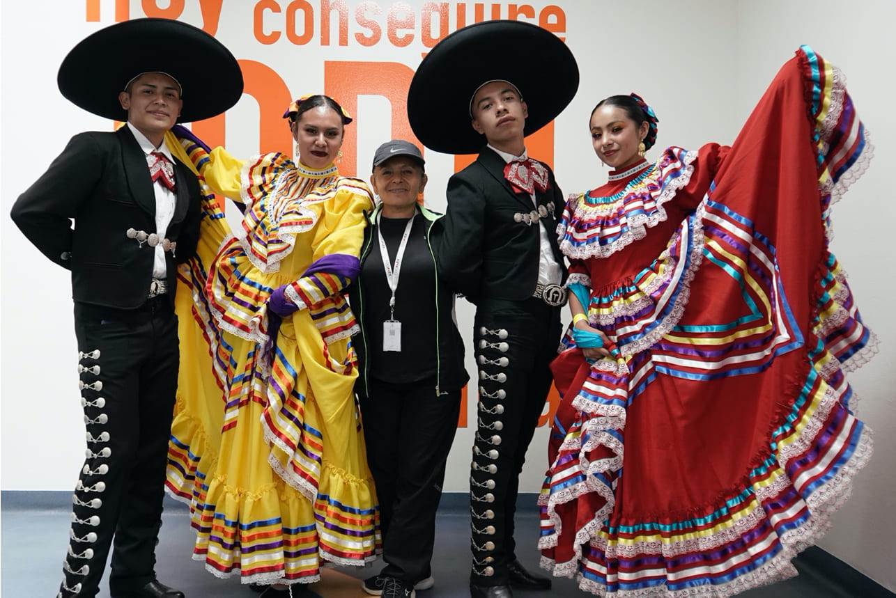 Primera piedra del hábitat educativo de Iztapalapa