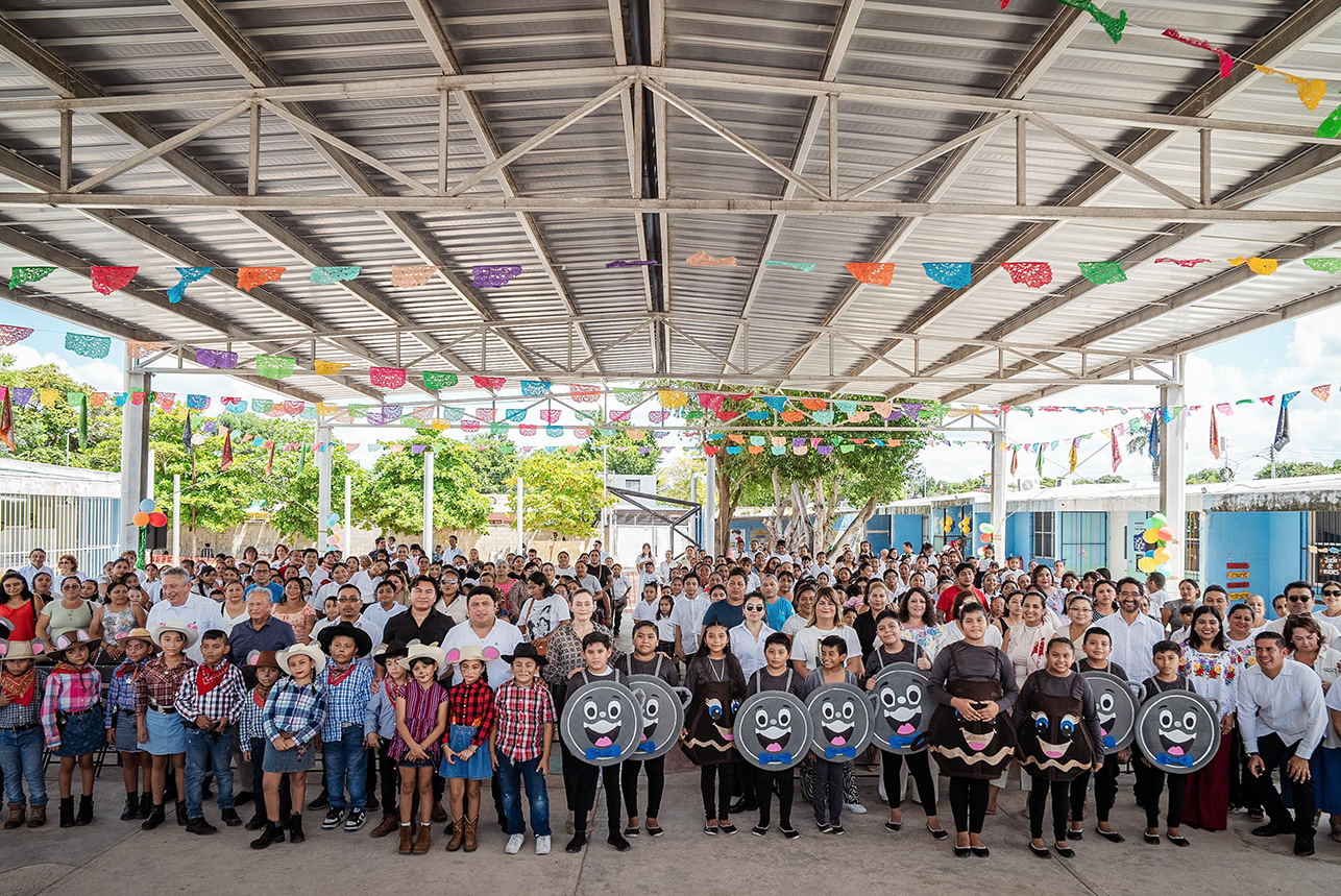 Primera piedra del hábitat educativo de Iztapalapa