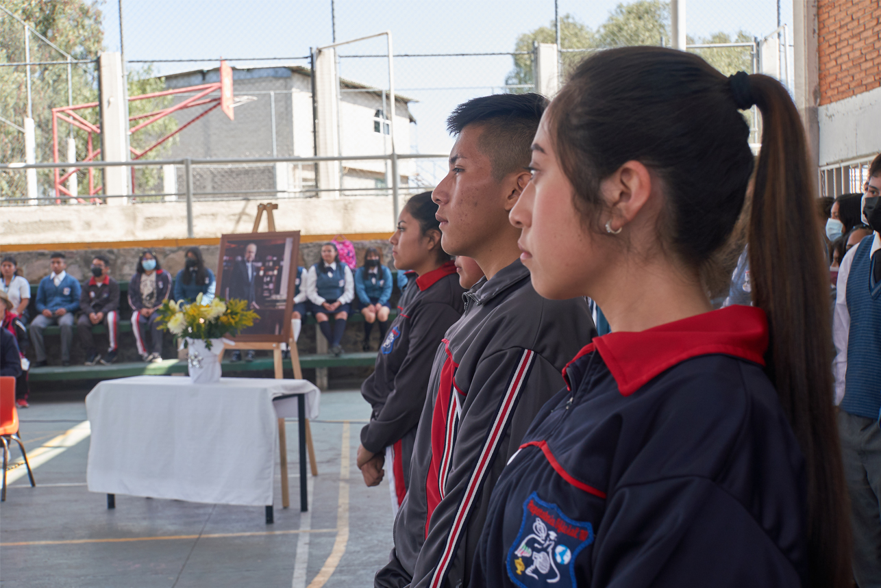 Primera piedra del hábitat educativo de Iztapalapa