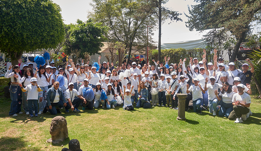 Miembros de comunidades educativas con las que colabora la Fundación en los Juegos BAL 2025